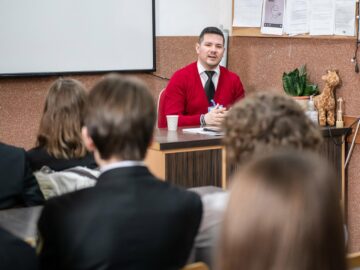 61 de specialiști, oameni de succes din județ, în dialog cu elevii Colegiului ”E. Hurmuzachi”