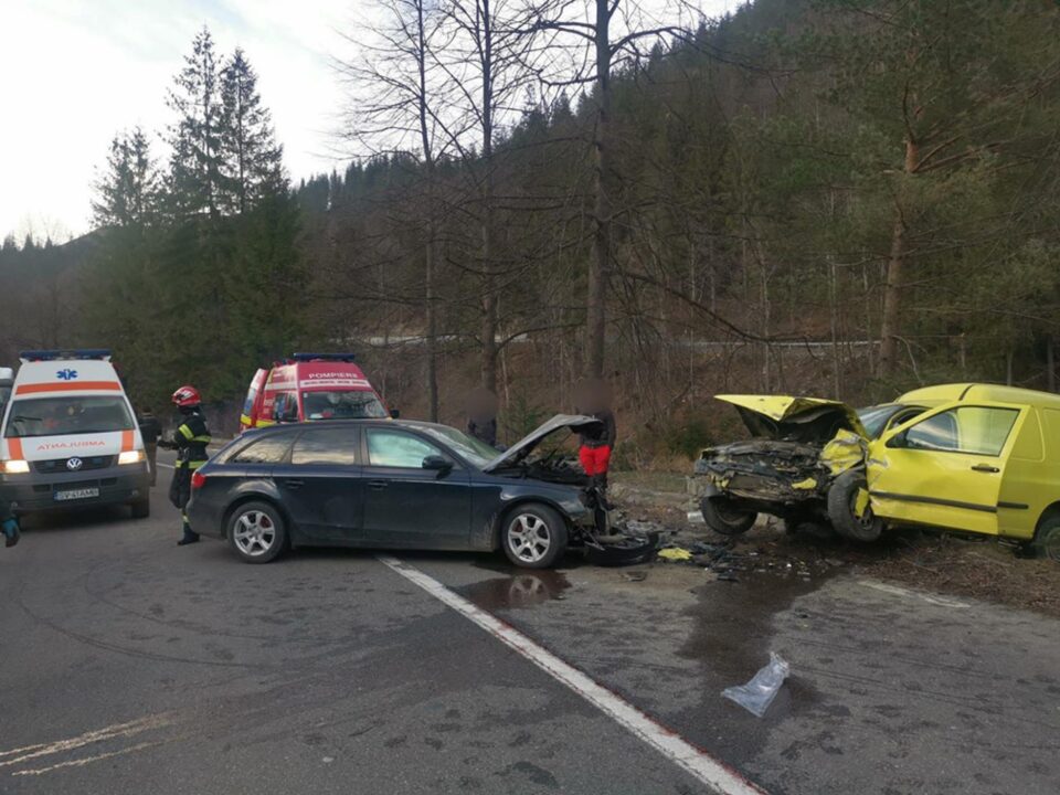 Impact violent la Crucea după o depășire pe linia continuă