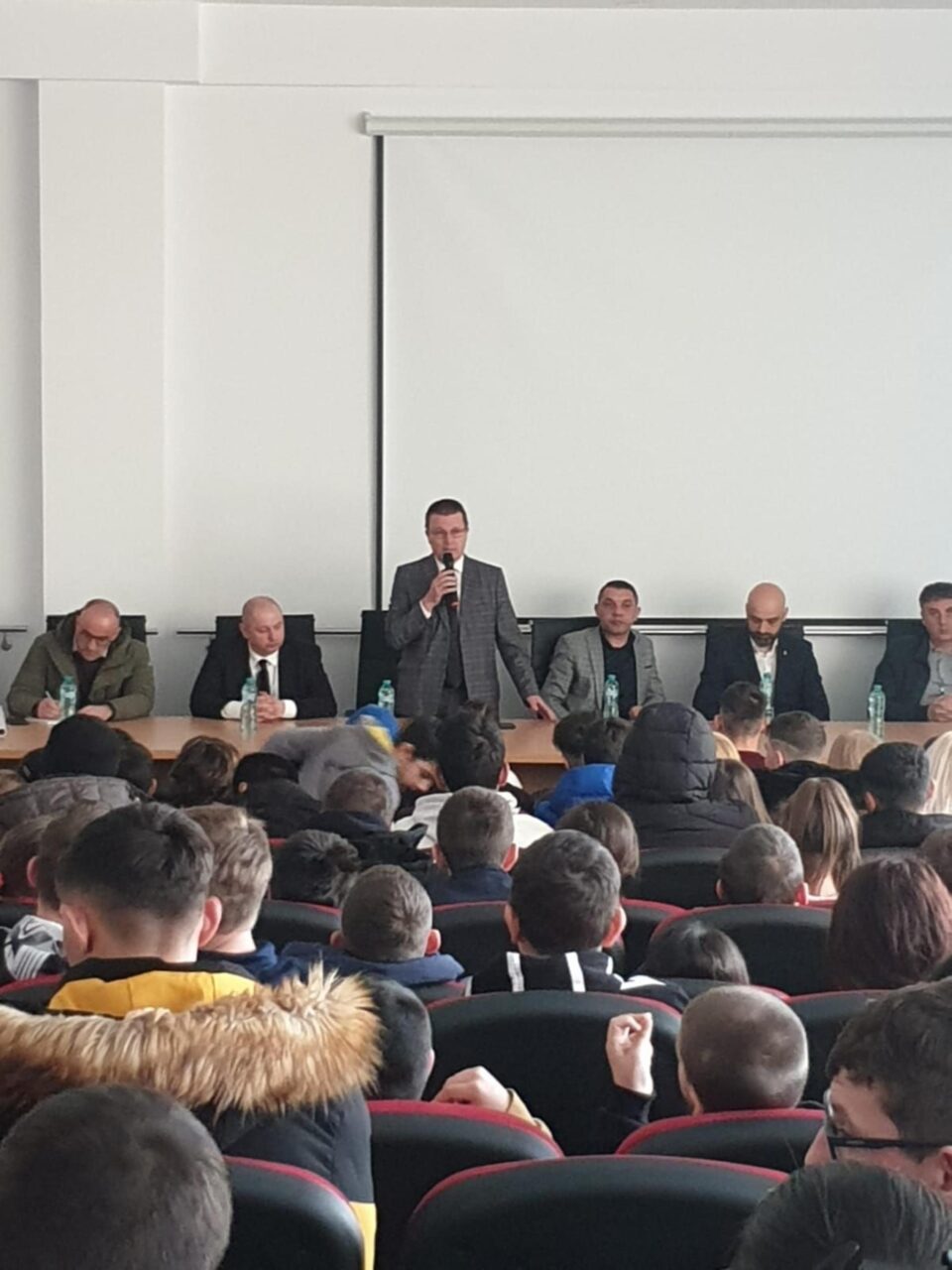 Elevii cu nevoi speciale de la Centrul Școlar Gura Humorului, consiliați în vederea obținerii unui loc de muncă după absolvire