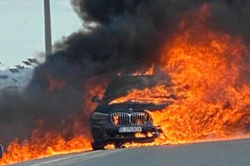 Autoturismul BMW a ars violent