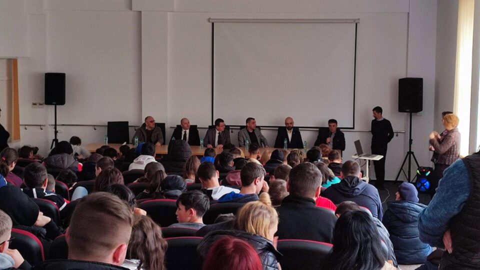 Elevii cu nevoi speciale de la Centrul Școlar Gura Humorului, consiliați în vederea obținerii unui loc de muncă după absolvire