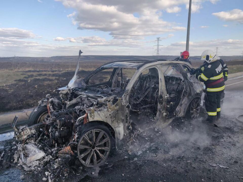 BMW-ul a fost distrus complet