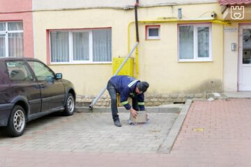 Rezervarea locurilor de parcare cu fel de fel de lucruri lăsate pe domeniul public este interzisă