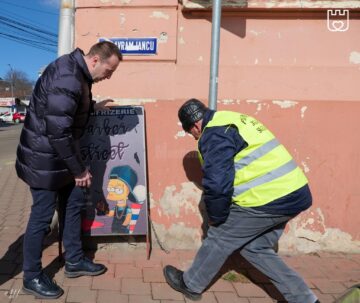 „Nu blocați accesul pietonilor cu panouri stradale publicitare!” este mesajul pe care îl transmite municipalitatea suceveană