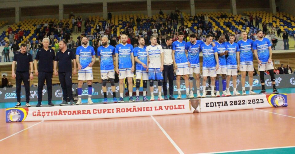 Stefan Lupu, cu numarul 14 pe tricou, si-a trecut in palmares Cupa Romaniei