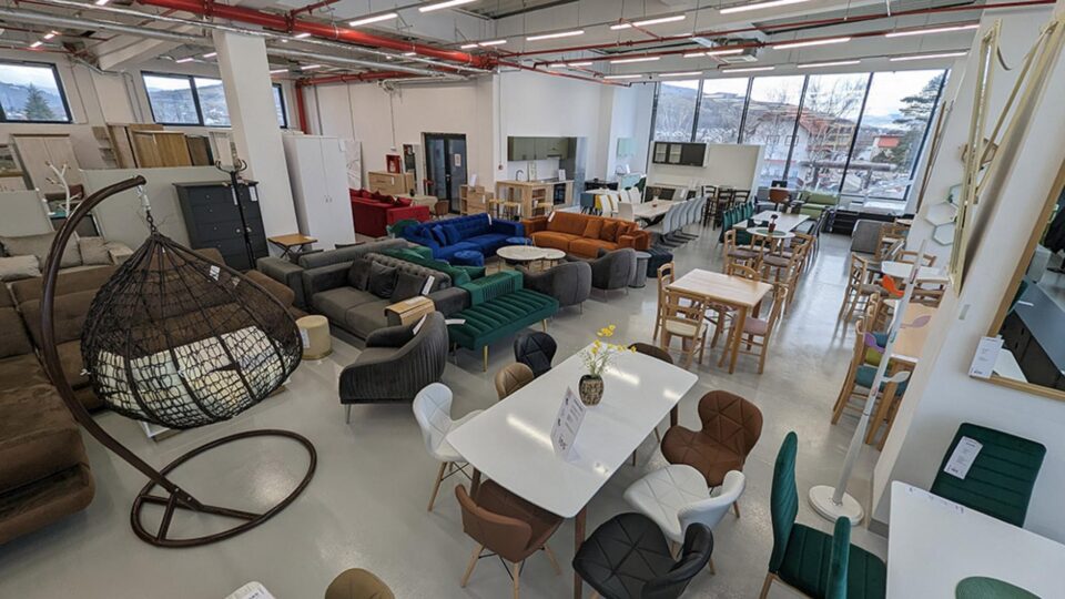 Showroomul Albemma – Mobilier și soluții decorative, în centrul orașului Gura Humorului