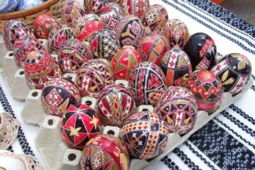 Cea de-a XIV-a ediție a „Festivalului Ouălor Încondeiate” la Moldovița va avea loc în Duminica Floriilor