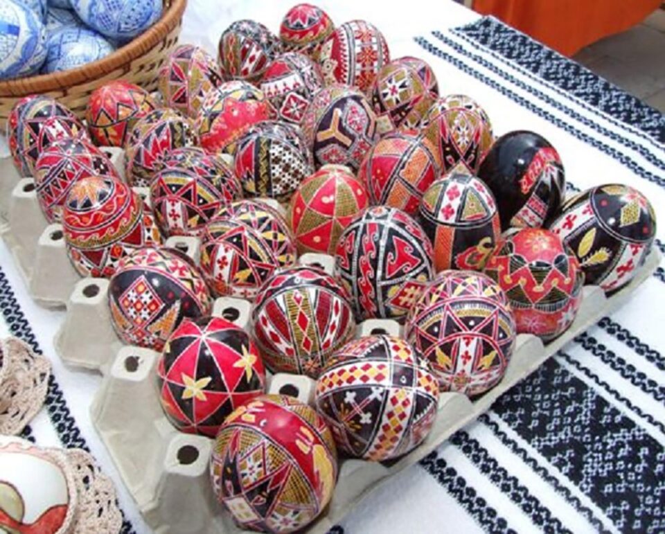 Cea de-a XIV-a ediție a „Festivalului Ouălor Încondeiate” la Moldovița va avea loc în Duminica Floriilor Cea de-a XIV-a ediție a „Festivalului Ouălor Încondeiate” la Moldovița va avea loc în Duminica Floriilor