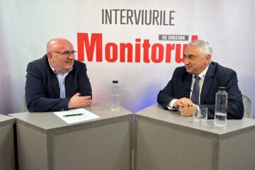 Tiberiu Avram și rectorul USV, Valentin Popa