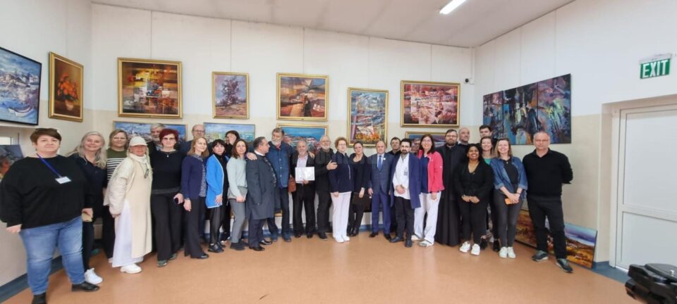 Lucrări semnate de artistul plastic brăilean Ștefan Șerban, expuse la Suceava, la prima galerie de artă situată în incinta unui spital de psihiatrie