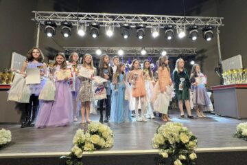 Elevi suceveni, pe podium la Festivalul de muzică „Lucky Kids”