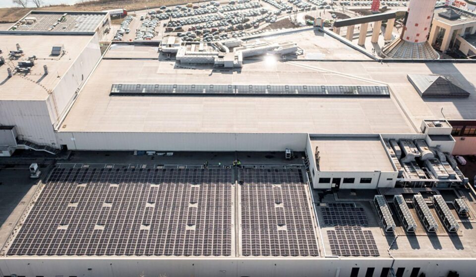 Panouri fotovoltaice montate pe toate proprietățile Grupului Iulius, inclusiv mallul din Suceava Panouri fotovoltaice montate pe toate proprietățile Grupului Iulius, inclusiv mallul din Suceava