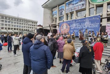 „Marșul pentru viață”, desfășurat în municipiul Suceava între reprize de ploaie