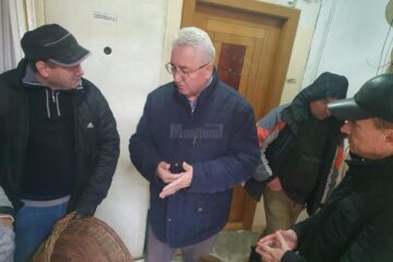 Primarul Sucevei, Ion Lungu, a purtat deja discuții cu cetățenii din blocul afectat de explozie, în prezența președinteli asociației de proprietari