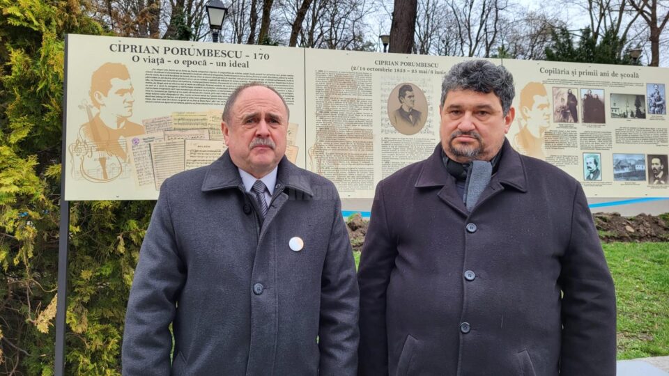 Vicepreședintele CJ Niculai Barbă și directorul Muzeului Național al Bucovinei, Emil Ursu, la vernisajul expoziției „Ciprian Porumbescu”