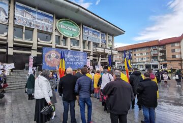 „Marșul pentru viață”, desfășurat în municipiul Suceava între reprize de ploaie