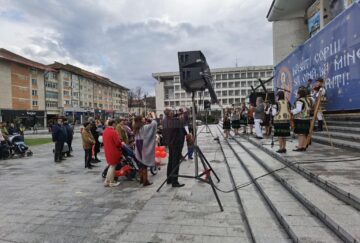 „Marșul pentru viață”, desfășurat în municipiul Suceava între reprize de ploaie