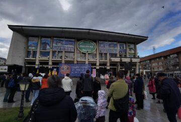 Doar o parte dintre numeroșii participanți la Marșul pentru viață au ajuns pe esplanadă, în Centru, din cauza unei ploi puternice, cu gheață