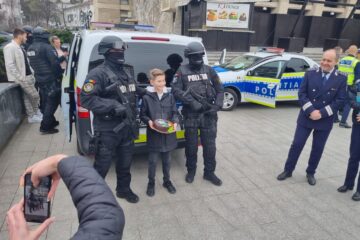 Un moment inedit a fost legat de marcarea zilei de naștere a lui Șerban, un copil foarte pasionat de tot ce înseamnă Poliție