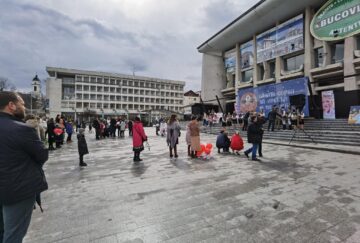 Mini-concert al grupului tradițional ”Dor” din Moara, la finele Marsului pentru viață din municipiul Suceava