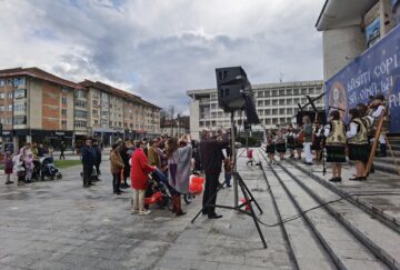 „Marșul pentru viață”, desfășurat în municipiul Suceava între reprize de ploaie