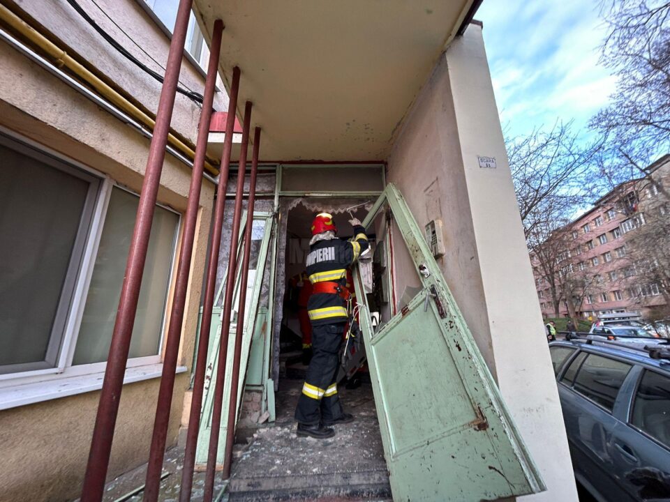 Explozia de la blocul din Suceava a fost foarte puternică, dar atenuată de tâmplăria din lemn a apartamentului Explozia de la blocul din Suceava a fost foarte puternică, dar atenuată de tâmplăria din lemn a apartamentului