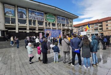 „Marșul pentru viață”, desfășurat în municipiul Suceava între reprize de ploaie