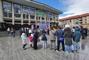 „Marșul pentru viață”, desfășurat în municipiul Suceava între reprize de ploaie
