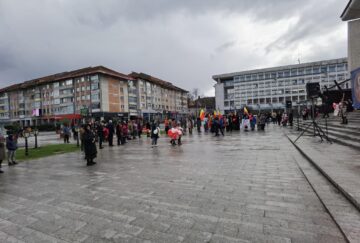„Marșul pentru viață”, desfășurat în municipiul Suceava între reprize de ploaie
