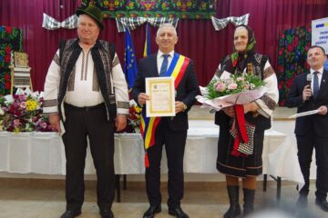 21 de „cupluri de aur” din orașul Vicovu de Sus au fost premiate de primarul Vasile Iliuț