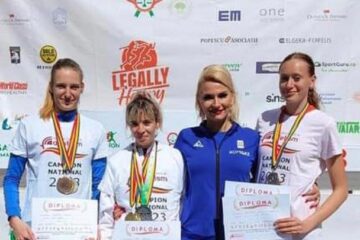 Antrenoarea Erzilia Țîmpău alături de sportivele sale
