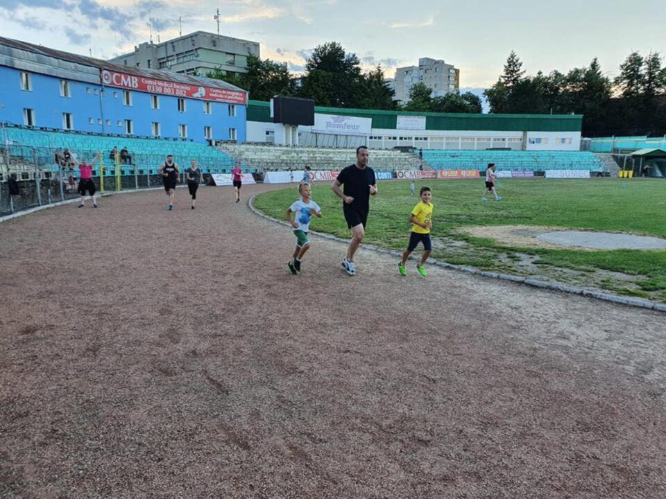 Liber la alergat pe pista de atletism a Stadionului Areni, de luni dimineață
