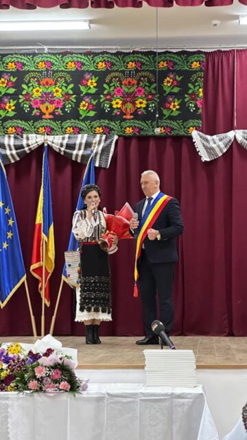 21 de „cupluri de aur” din orașul Vicovu de Sus au fost premiate de primarul Vasile Iliuț