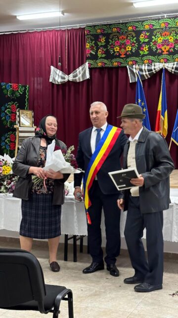 21 de „cupluri de aur” din orașul Vicovu de Sus au fost premiate de primarul Vasile Iliuț