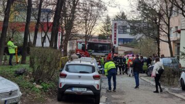 Un vârstnic a scăpat cu multă șansă din explozia puternică produsă în apartamentul său