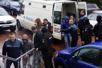 Condamnări grele pentru o grupare care ducea fete la prostituție după metoda ”Loverboy”