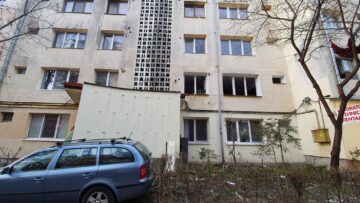 Un vârstnic a scăpat cu multă șansă din explozia puternică produsă în apartamentul său