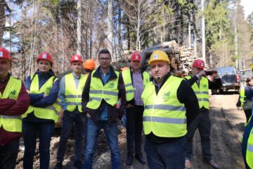 Conferință în pădure, cu parcurgerea traseului lemnului, de la exploatare la biomasă, cu demonstrații practice, organizată de Asociația Forestierilor din România