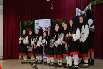 21 de „cupluri de aur” din orașul Vicovu de Sus au fost premiate de primarul Vasile Iliuț
