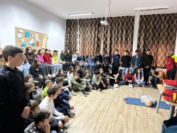 Elevii și profesorii școlii din Găinești au învățat să acorde primul ajutor