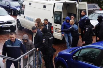 Condamnări grele pentru o grupare care ducea fete la prostituție după metoda ”Loverboy”