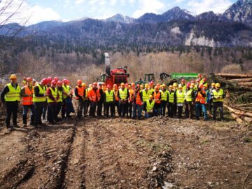 Conferință în pădure, cu parcurgerea traseului lemnului, de la exploatare la biomasă, cu demonstrații practice, organizată de Asociația Forestierilor din România