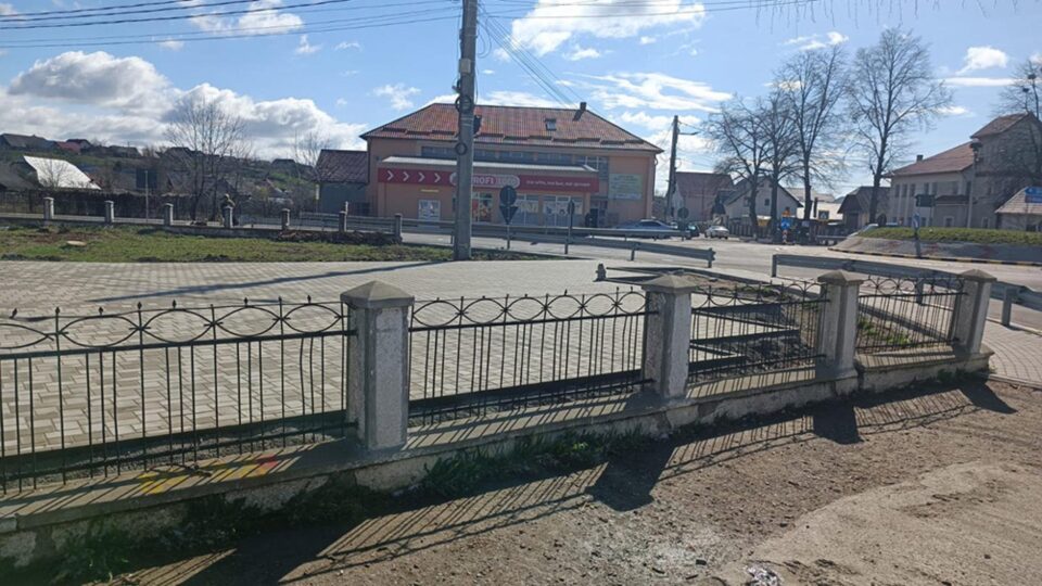 Un primar vrea să construiască un metru liniar de gard, fără plasă, cu 1.900 de lei