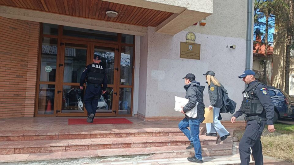 DNA Suceava a făcut 64 de percheziții într-un dosar în care sunt vizate fapte de corupție pe linie de protecția mediului DNA Suceava a făcut 64 de percheziții într-un dosar în care sunt vizate fapte de corupție pe linie de protecția mediului