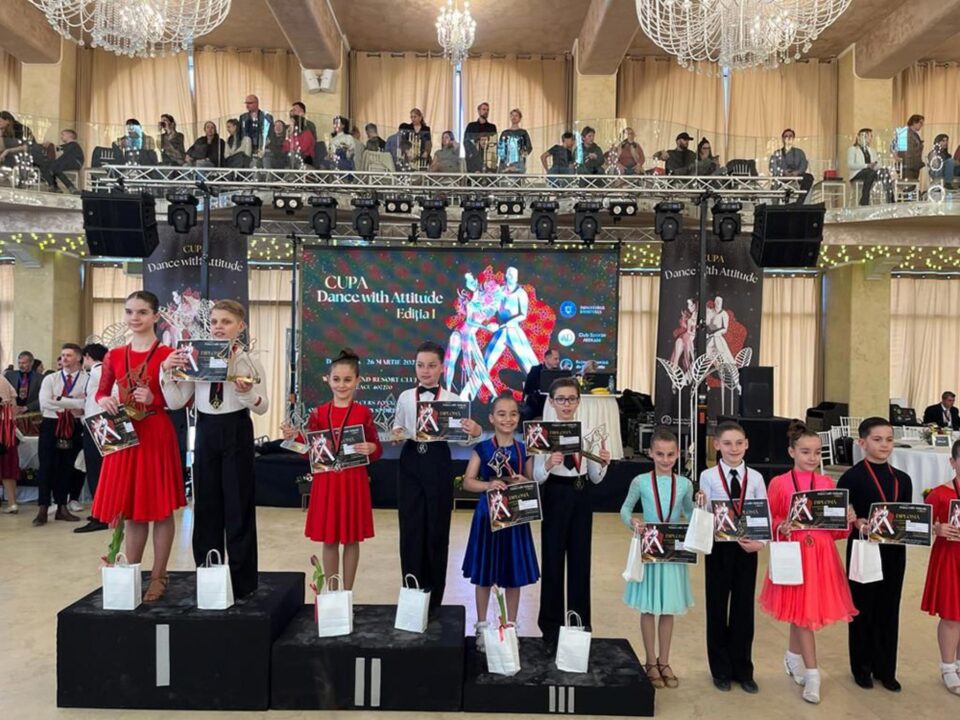 Șase perechi de dansatori suceveni, pe podium la Cupa „Dance With Attitude”
