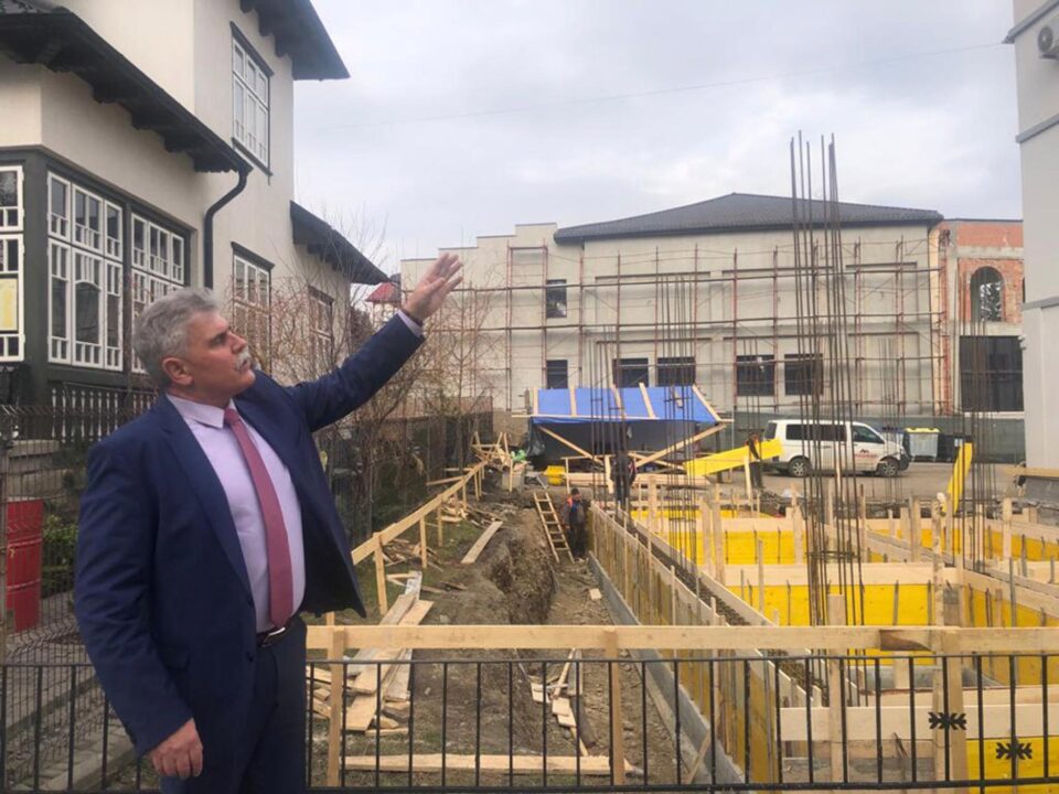 Mihăiță Negură spune că investiția este finanțată din bugetul local și are o valoare de 1,2 milioane de lei Mihăiță Negură spune că investiția este finanțată din bugetul local și are o valoare de 1,2 milioane de lei