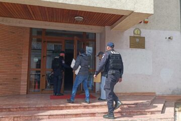 Doi comisari de mediu în arest la domiciliu, iar alți trei puși sub control judiciar de procurorii DNA Suceava