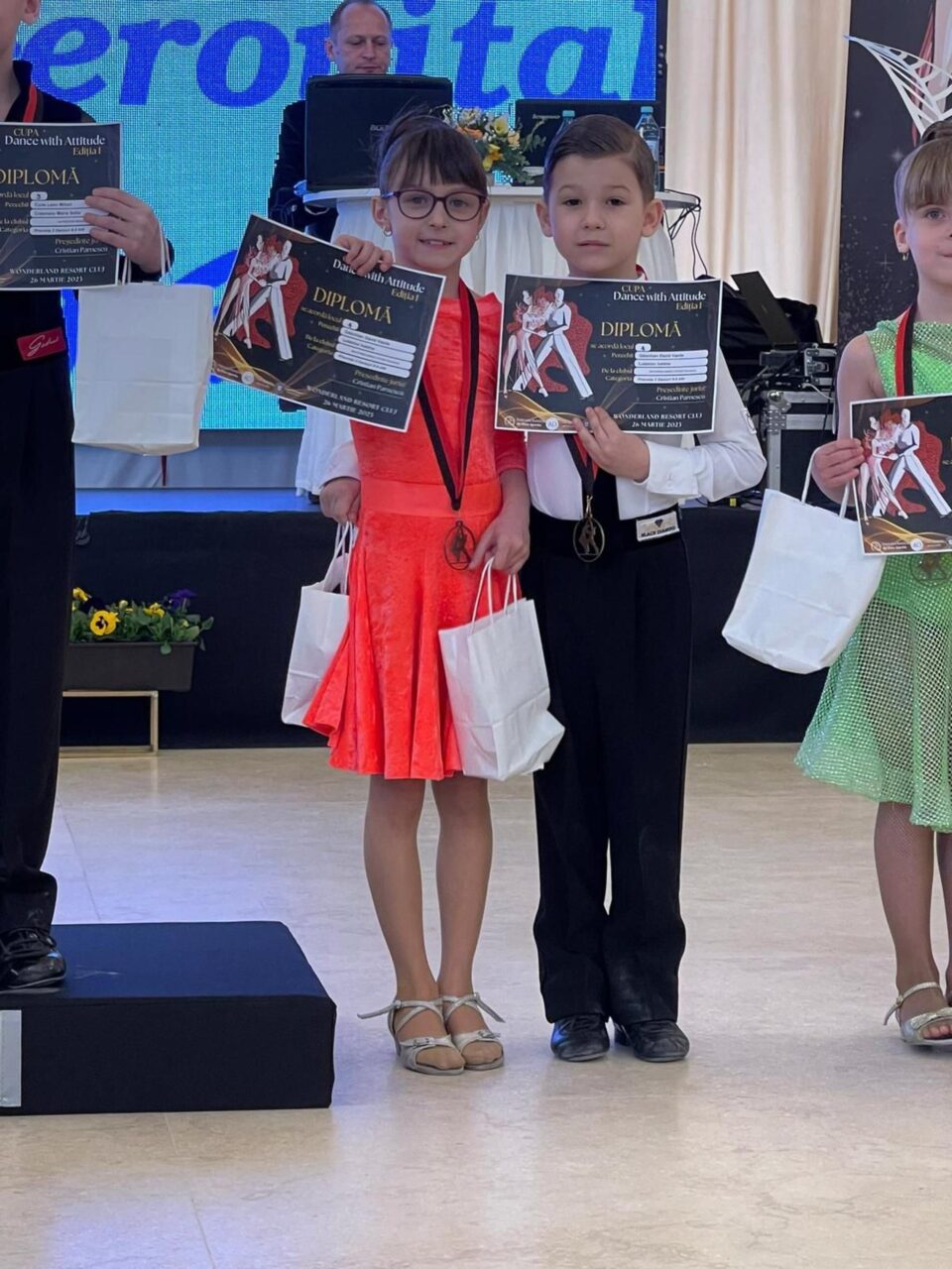Șase perechi de dansatori suceveni, pe podium la Cupa „Dance With Attitude”