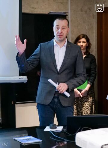 Elevi și profesori din Polonia, Portugalia, Italia și Grecia, în vizită la Primăria Suceava