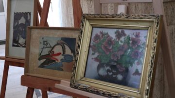 Expoziția de pictură „Capricii” a profesorului Ioan Bența